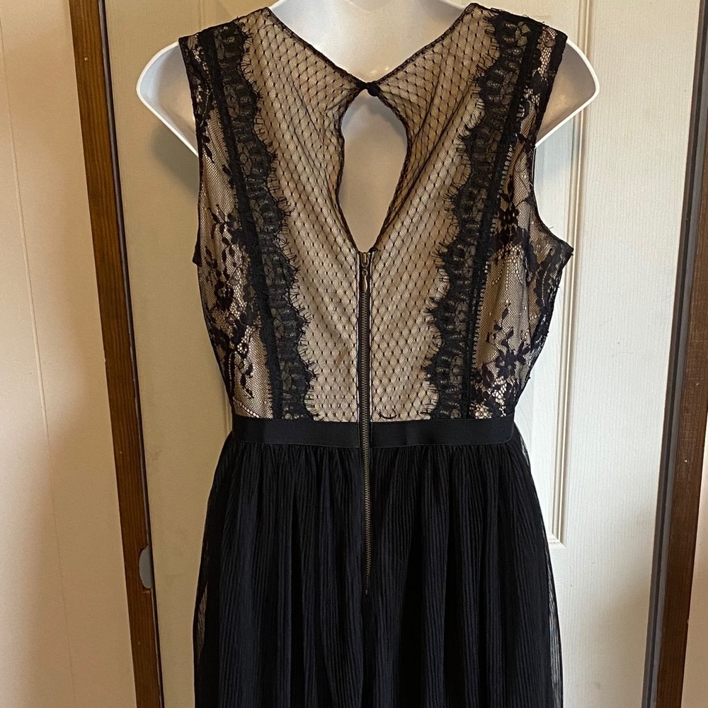 Formal Dress - Picture 2 of 6